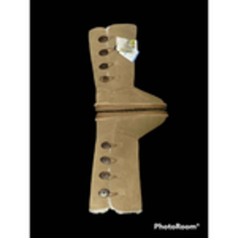 NWT, Bearpaw Women's Lori Boot Beige, Size 5.